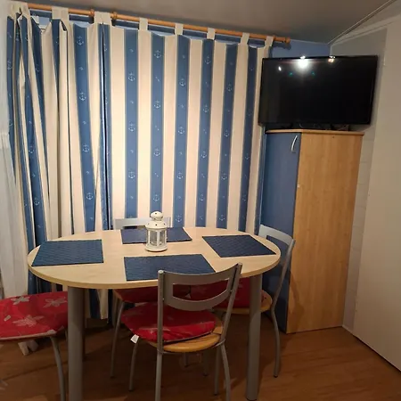 Ferienhaus Caravan Kerlinga